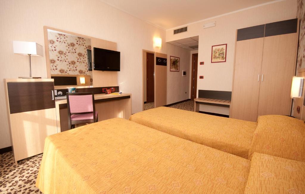 Hotel Brindor Poirino Kamer foto