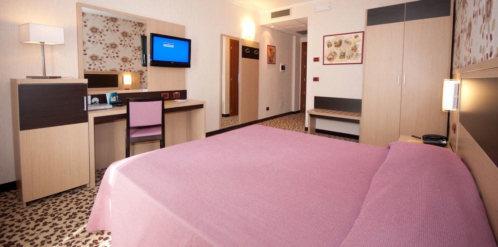 Hotel Brindor Poirino Buitenkant foto