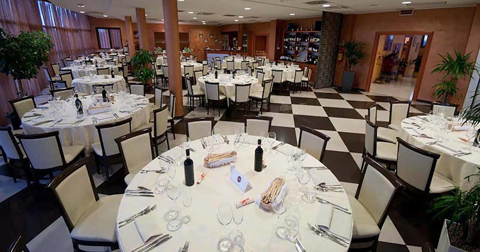 Hotel Brindor Poirino Buitenkant foto