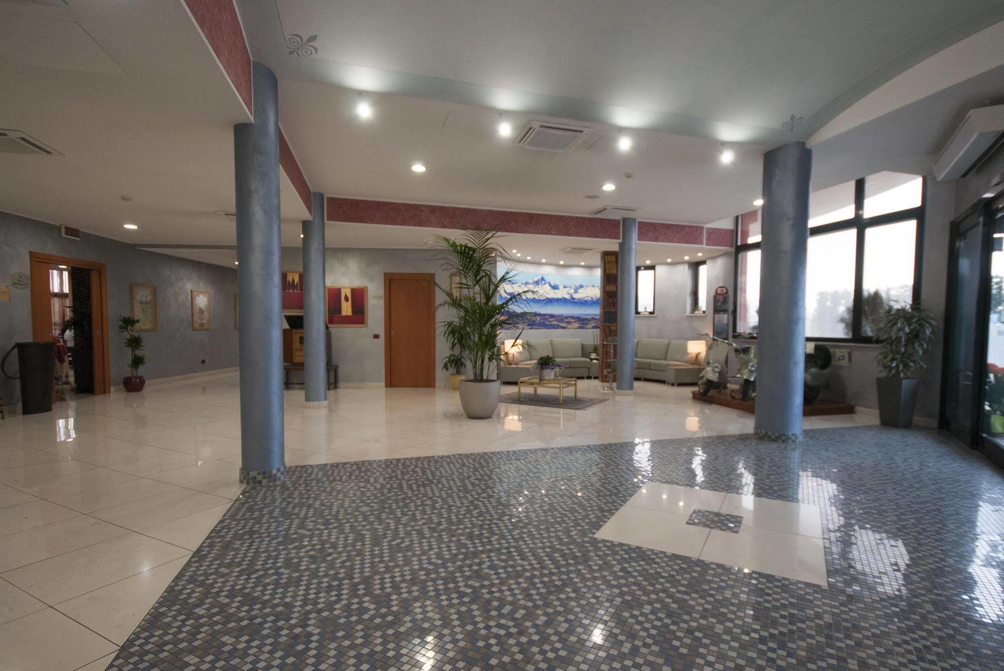 Hotel Brindor Poirino Buitenkant foto