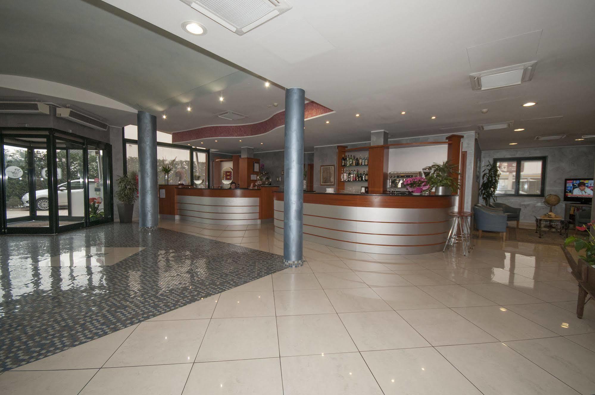 Hotel Brindor Poirino Buitenkant foto