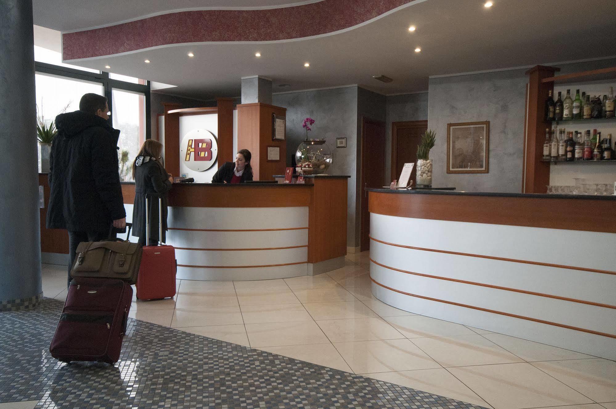 Hotel Brindor Poirino Buitenkant foto